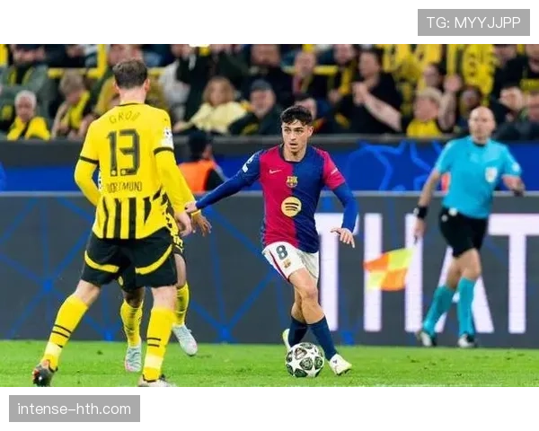 巴萨进攻体系过度依赖边路，战术变化受限影响赛季整体表现